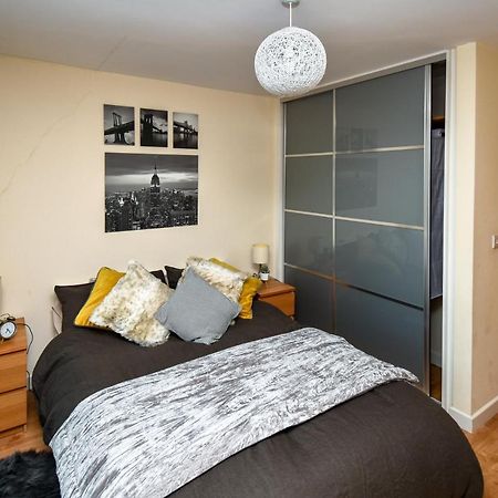 Apartamento The Hub - Spacious, Bright And Modern With Free Parking Milton Keynes Exterior foto